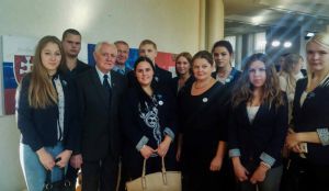 Dauniškio gimnazijos bendruomenės atstovai su Lietuvos Respublikos prezidentu Valdu Adamkumi