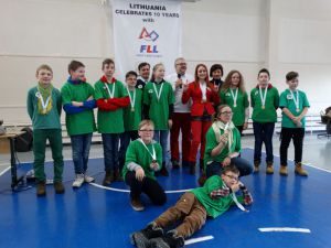 Jaunimo mokyklos Laisvalaikio skyriaus robotikos būrelio komanda „Vėjavaikiai“ - regioninių FLL robotų varžybų nugalėtoja