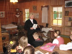 mokytoja eksperte L. Buičenkiene. Ji pristatė savo Mokytoja L.Buičenkienė pristatė savo knygas, kuriose aprašytos Aukštaitijos krašto sakmės ir padavimai